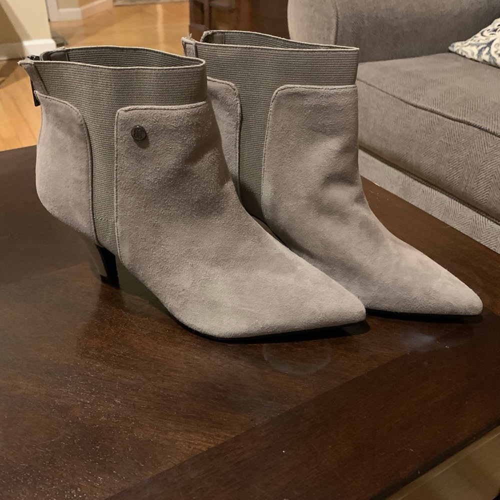 Bandolino Bari Pointy Toe Booties 8 1/2 NWOT